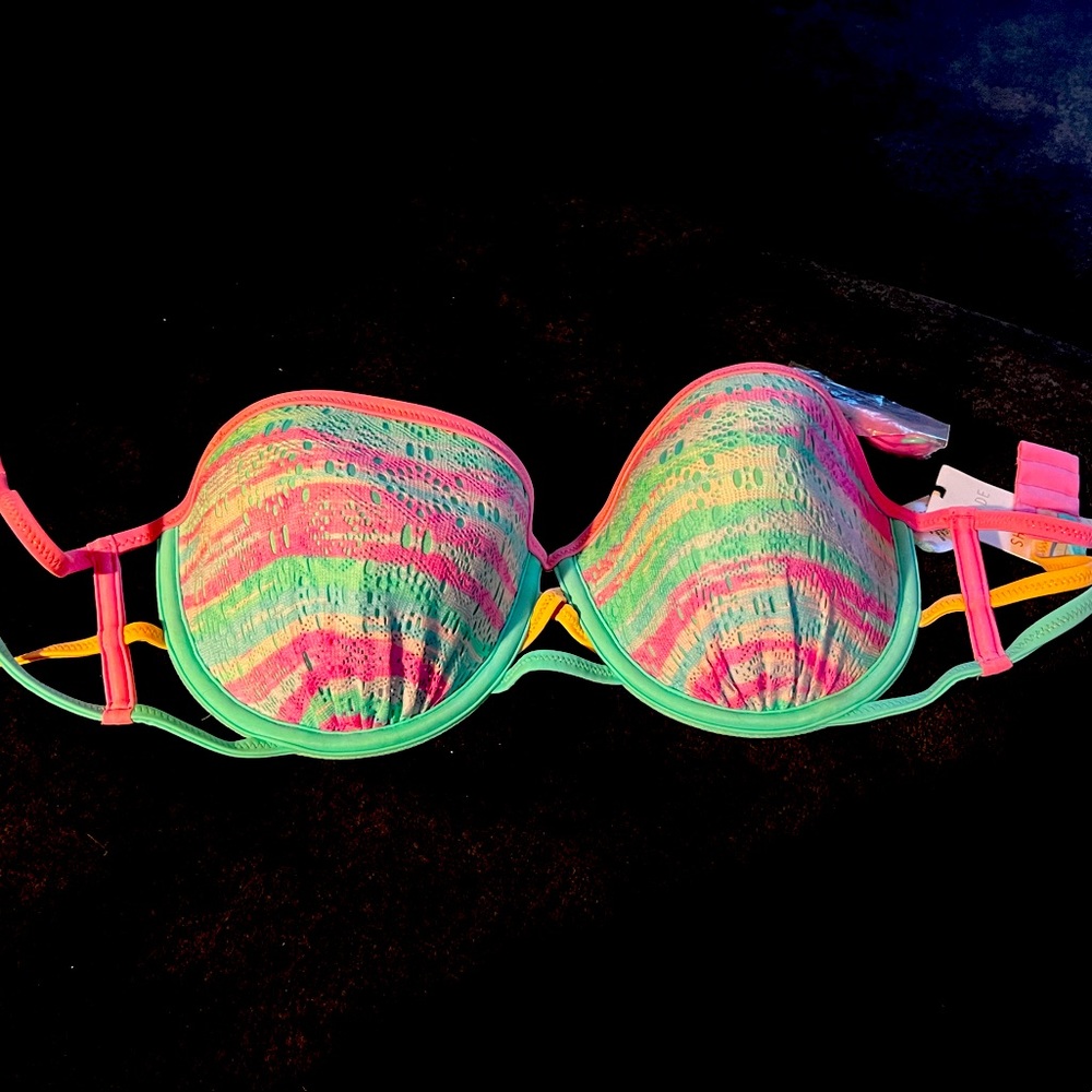 NWT. Strappy bikini top. 38C